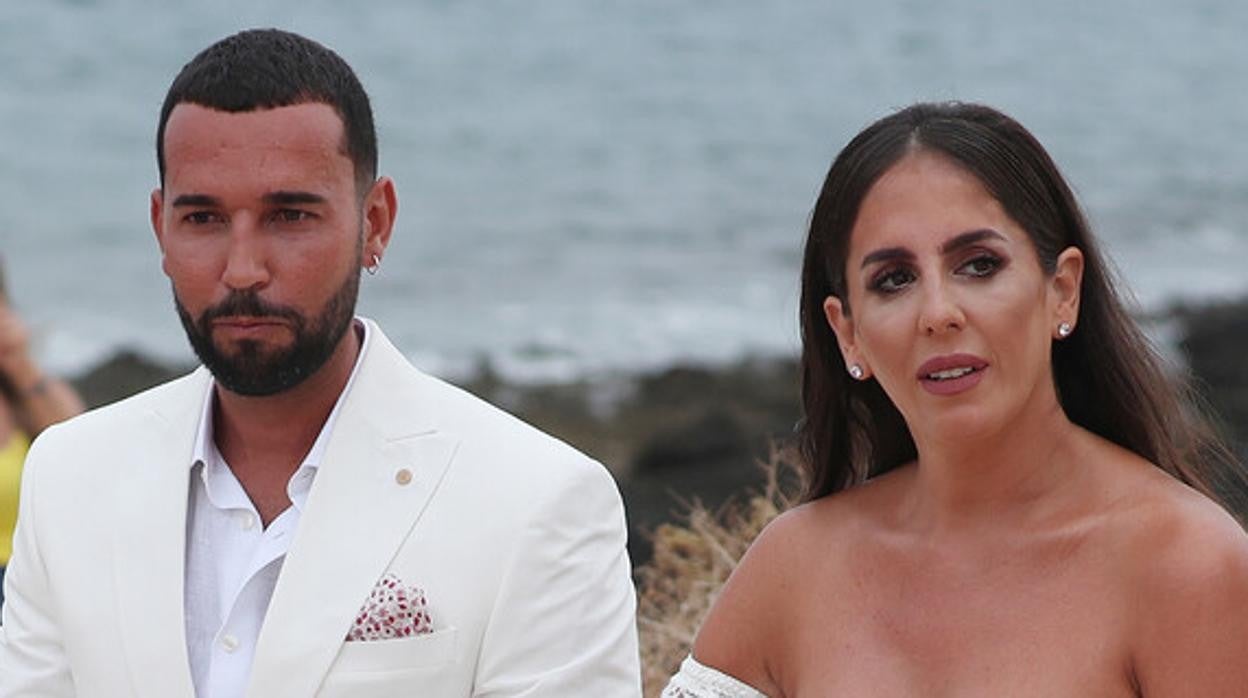 Anabel Pantoja y Omar Sánchez en el día de su boda