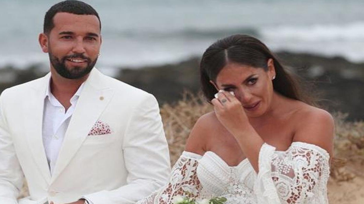 Omar Sánchez y Anabel Pantoja el día de su boda