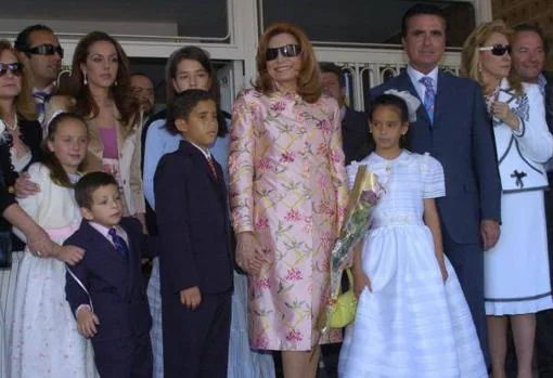 La familia al completo en la Comunión de Gloria Camila y José Fernando