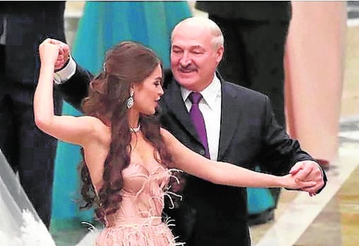 Con la Miss Bielorrusia 2018, con quien se le relacionó