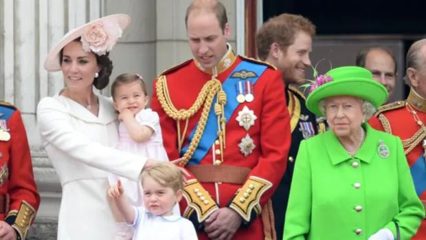 La visita secreta de la Reina Isabel II a sus nietos y bisnietos
