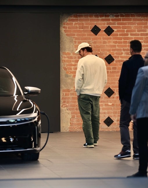 Se enchufa y carga. Magia.