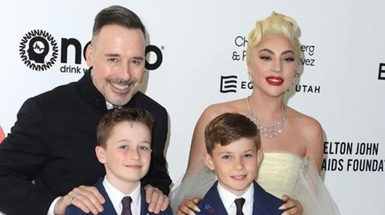 Los pequeños, debutaron como anfitriones junto a su madrina, Lady Gaga en la fiesta post Oscar