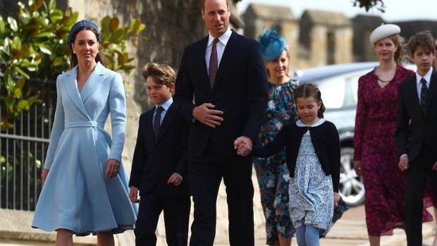 El Príncipe Guillermo y Kate Middleton presiden una Misa de Pascua marcada por las ausencias