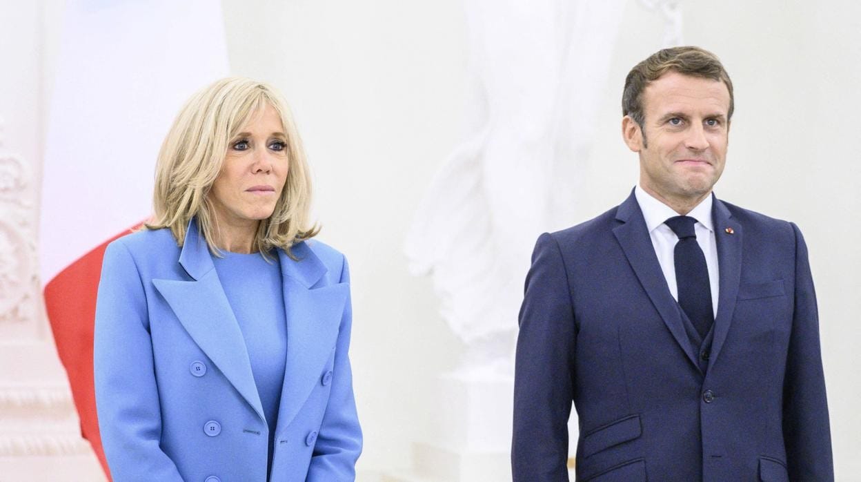 Emmanuel y Brigitte Macron, un amor a prueba de escándalos