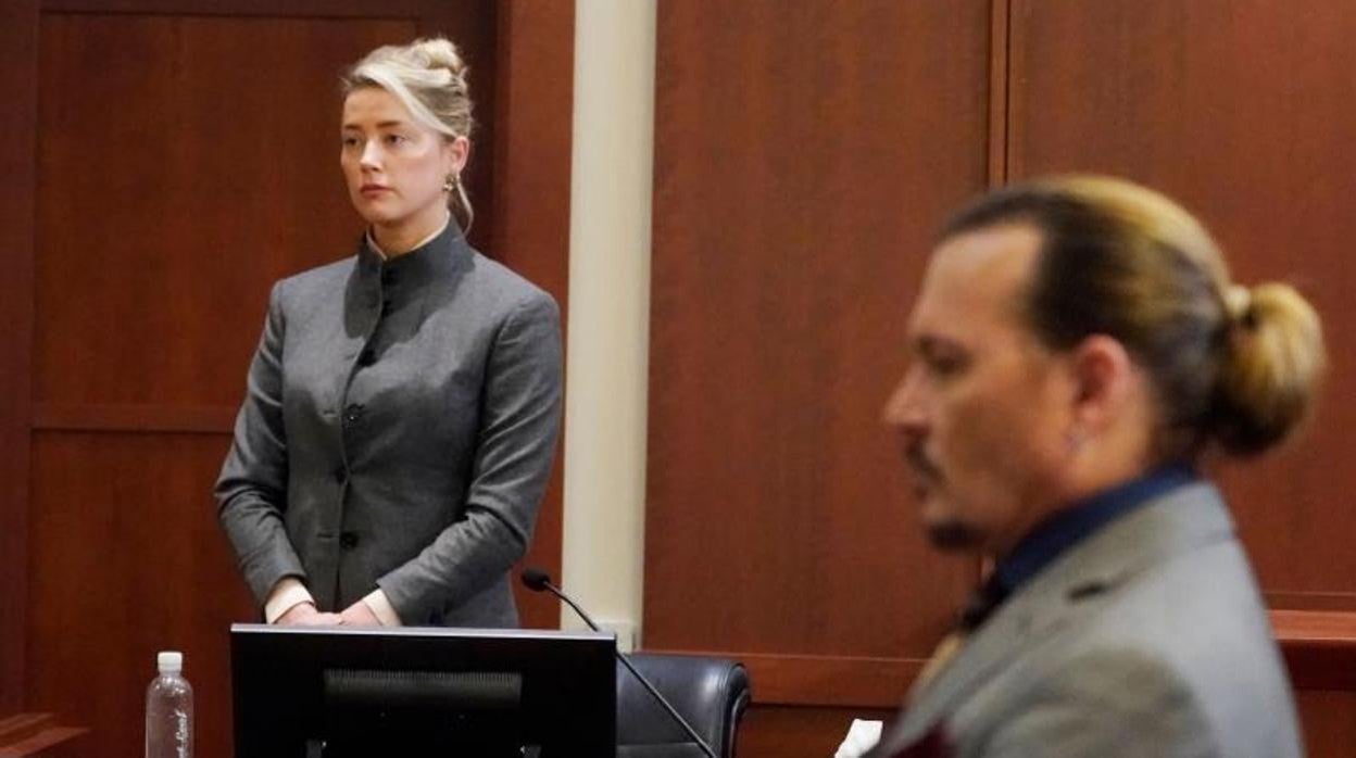 Johnny Depp y Amber Heard durante el juicio