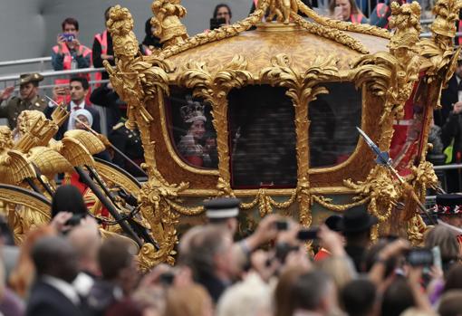 La carroza con el holograma de la reina Isabel