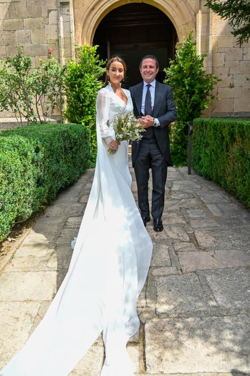 La novia junto a su padre, Víctor