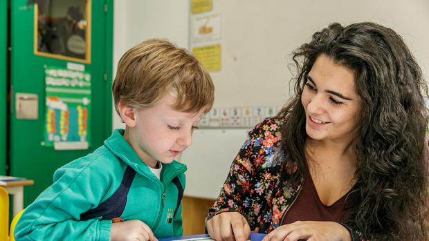 Plan de estudios nacional inglés con una parte del español