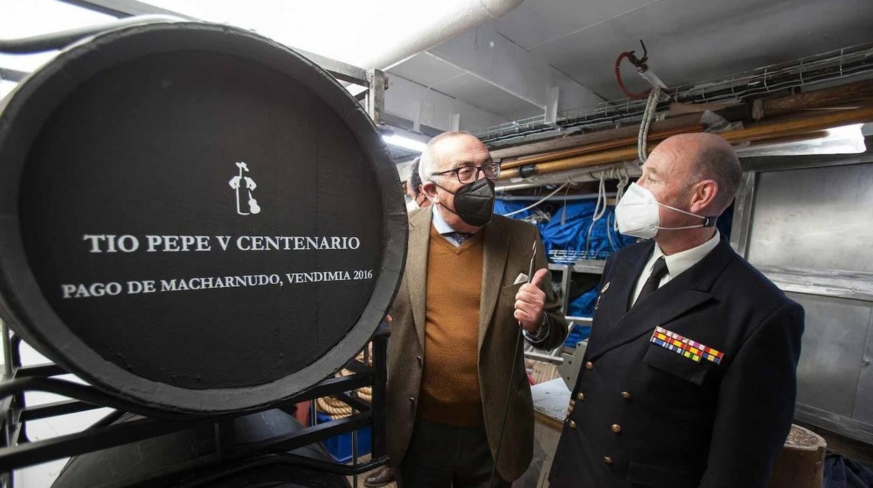 El vino de Tío Pepe ya está a bordo de Elcano