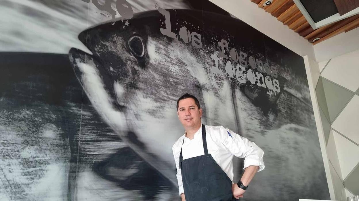 Julio Vázquez, jefe de cocina de El Campero, en Barbate