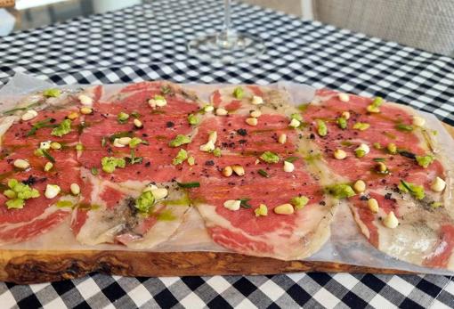 Carpaccio de caza mayor con hierbas