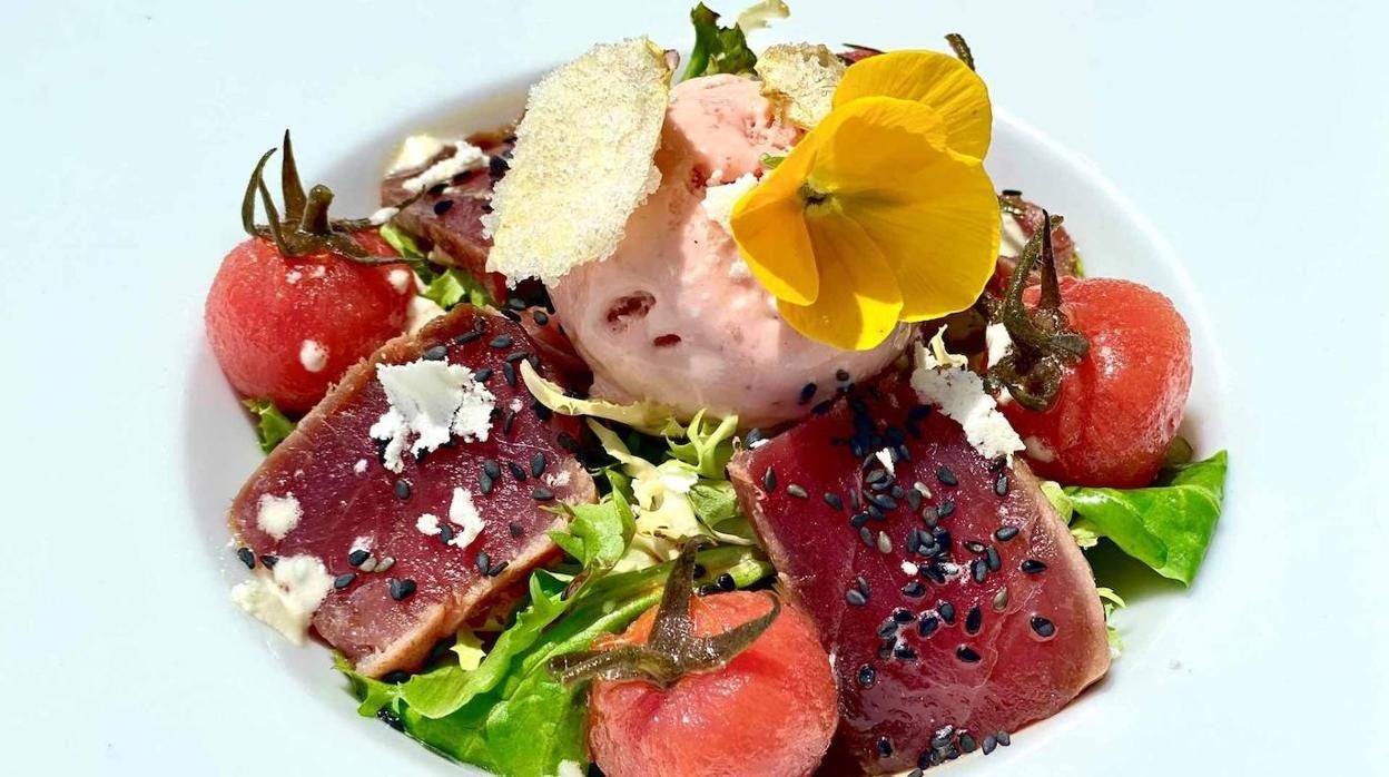 La ensalada de tataki de atún y helado de El Farito