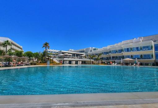 Una de las piscinas del Barceló Conil Playa