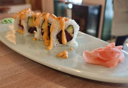 Spicy tuna maki roll