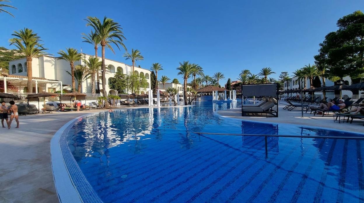 Una de las piscinas del Melia Zahara Atlanterra