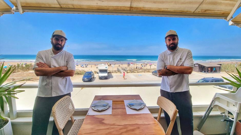 La Azotea, en El Palmar, cumple un año en primera línea de playa