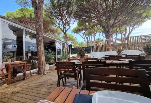 El Molino Playa tiene terraza exterior y otra sala interior