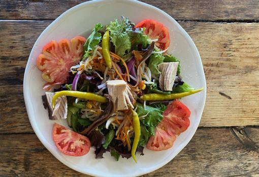 Una de las ensaladas de la carta