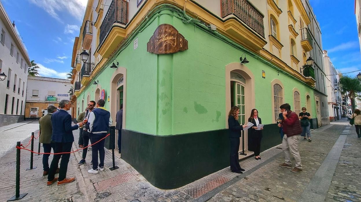 Las Banderas, en la calle Virgen de Las Penas de Cádiz