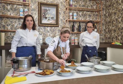 Oliva Moreno, terminando el plato con el que ganó en 2022