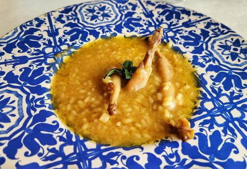 Plato de arroz con codorniz