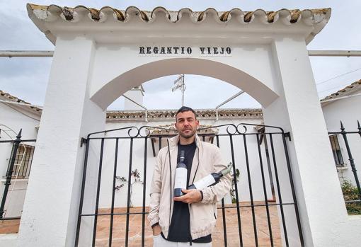 Daniel Naranjo está al frente de la bodega junto a su padre, Feliciano