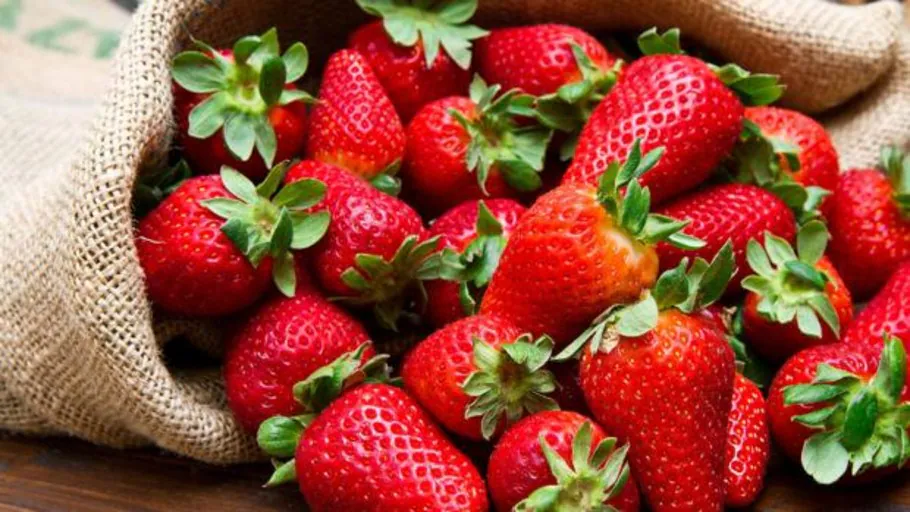 CONSERVAR LAS FRESAS FRESCAS mas tiempo.. Keep strawberries fresh. 
