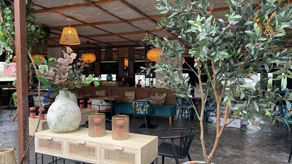 La Mafia se sienta a la mesa abre su restaurante en la Avenida Fuentebravía