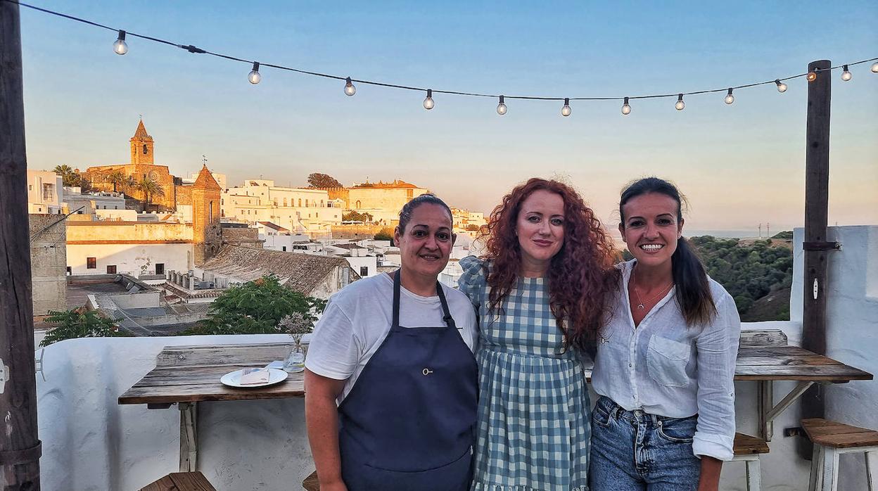 De izquierda a derecha, Sara Doncel Moriano, Eugenia Claver y Sonia Mejías