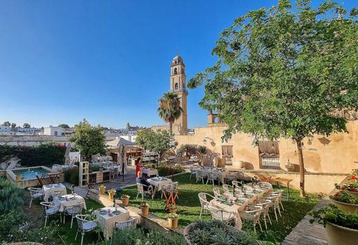 El jardín, con vistas a la Catedral