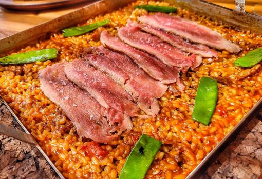 El arroz, en llauna, con presa ibérica y tirabeques