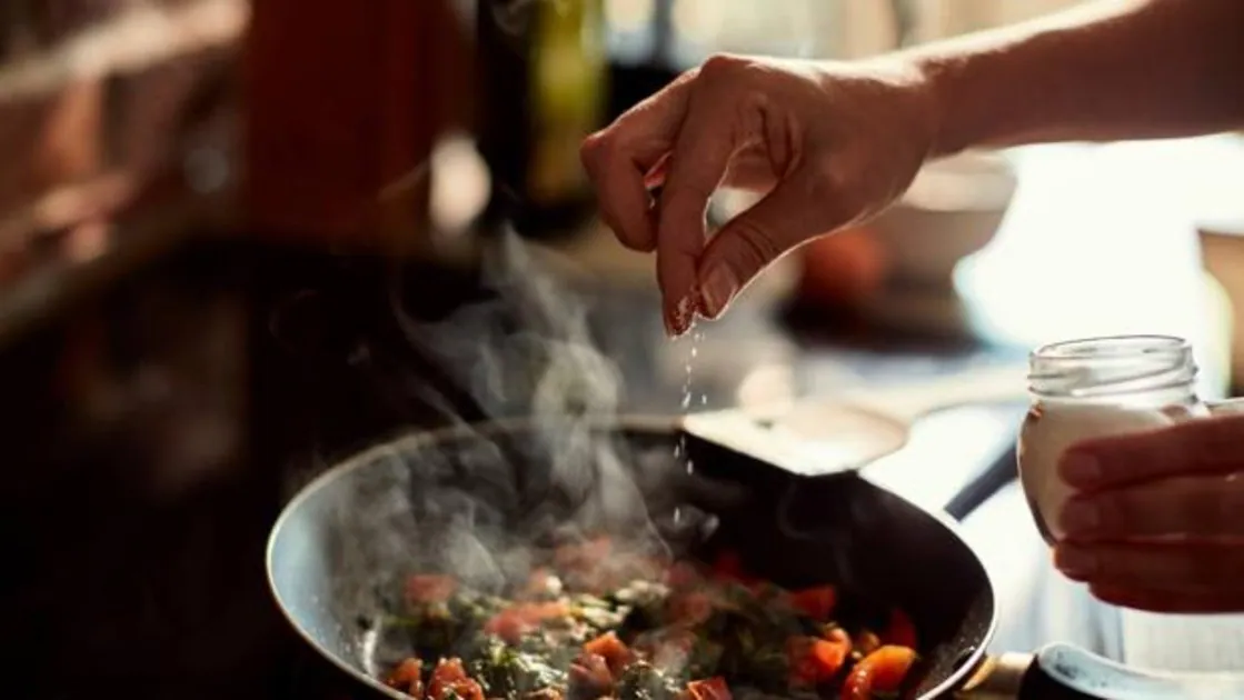 ¿Cómo arreglar verduras saladas?