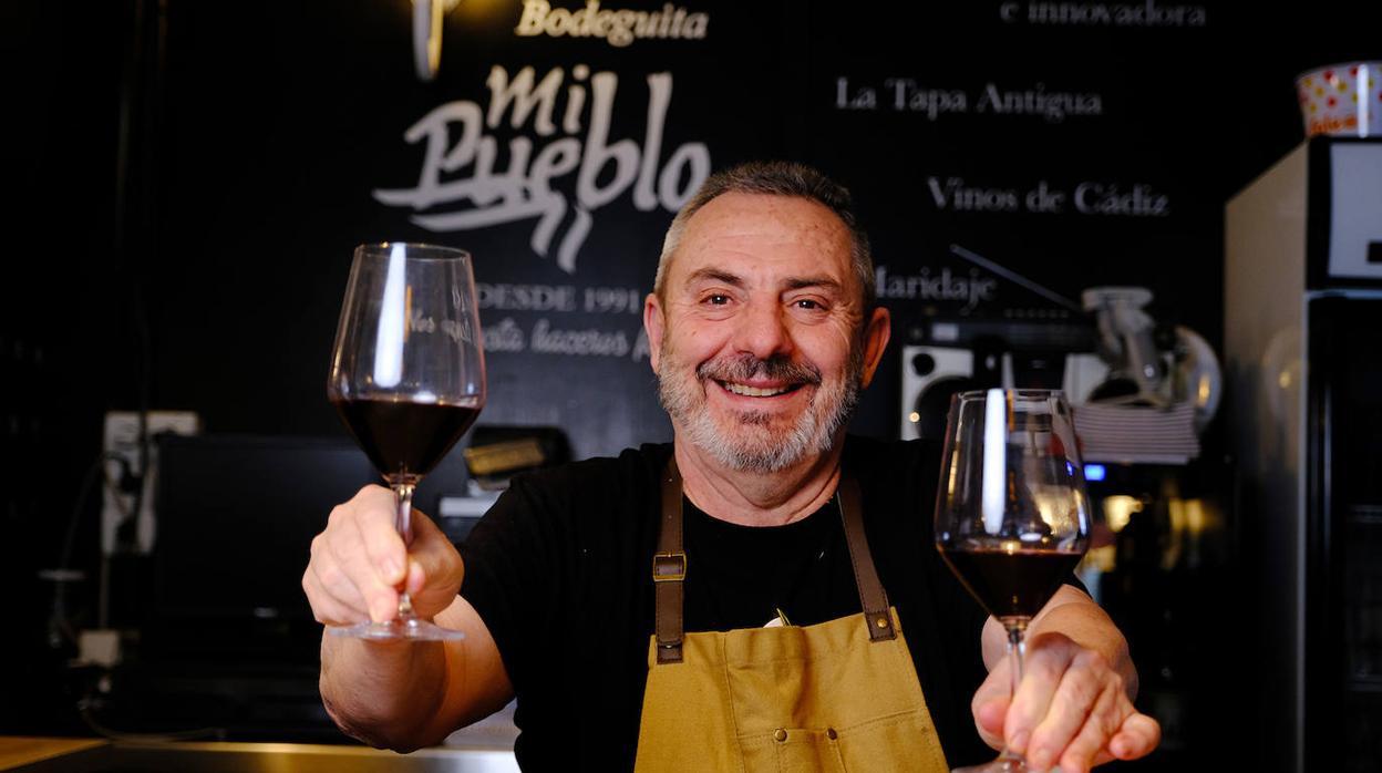 Paco Medina, propietario de Bodeguita Mi Pueblo, en Olvera