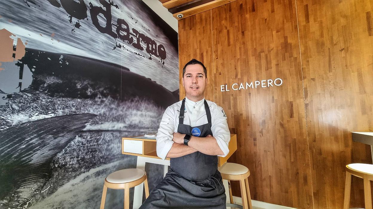 Julio Vázquez, jefe de cocina de El Campero, en Barbate