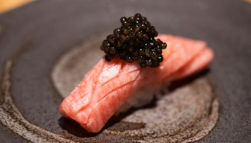 Nigiri de toro y caviar