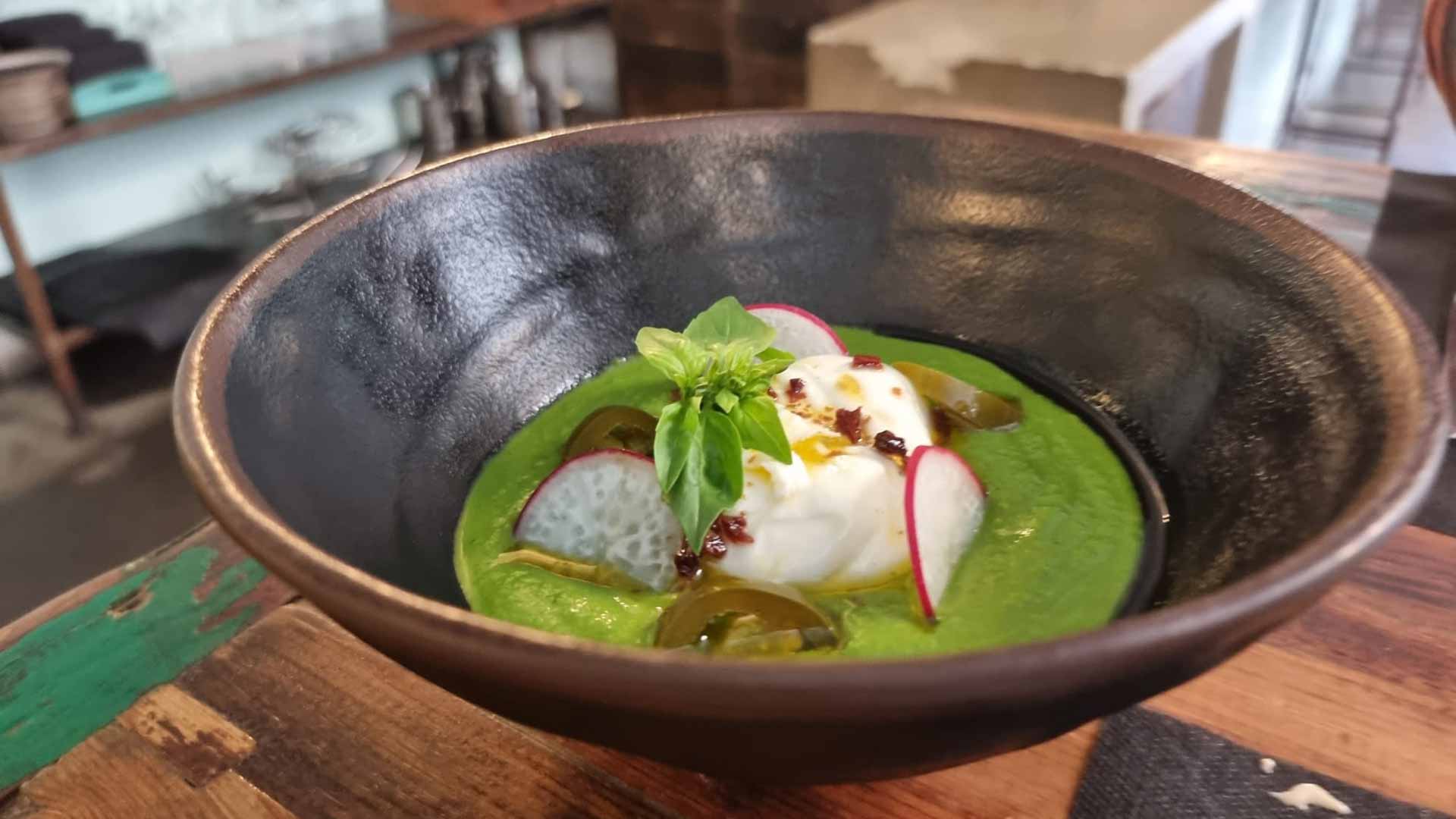 Arrebol Burrata Salmorejo. 