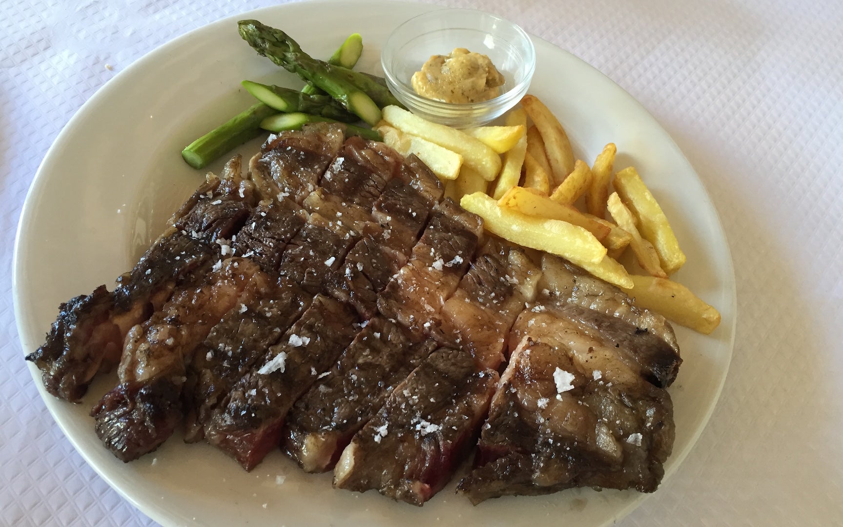 Tierra y mar, según el horno de leña de Casa Blas