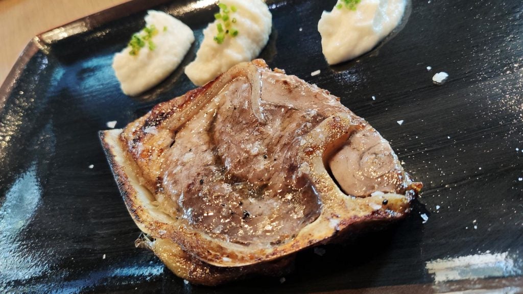 yokobarbateparpatanaatun. Parpatana de atún al Josper con puré de apio nabo.