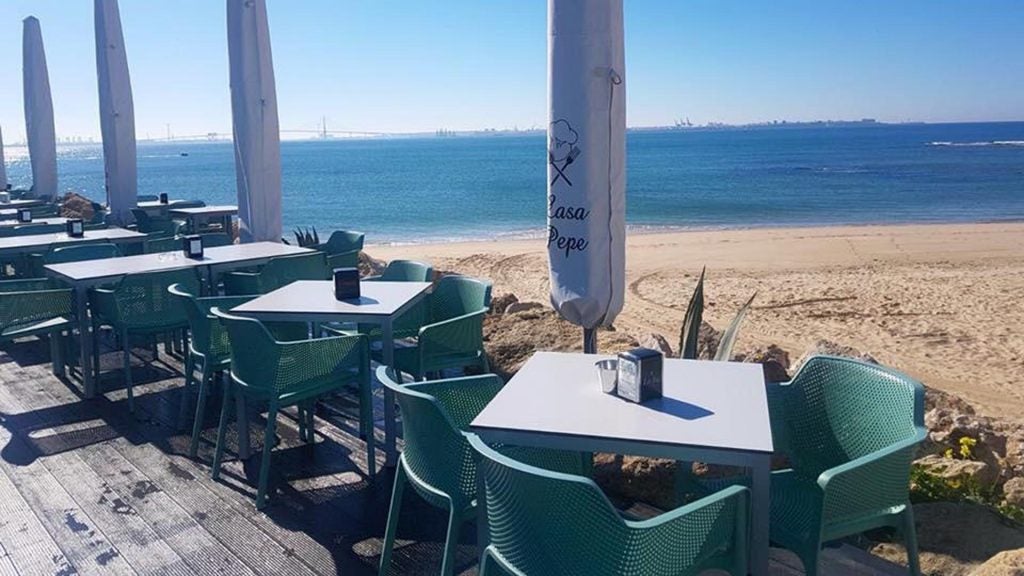 puertosherrycasapepeterraza. Casa Pepe está en primera línea de costa.