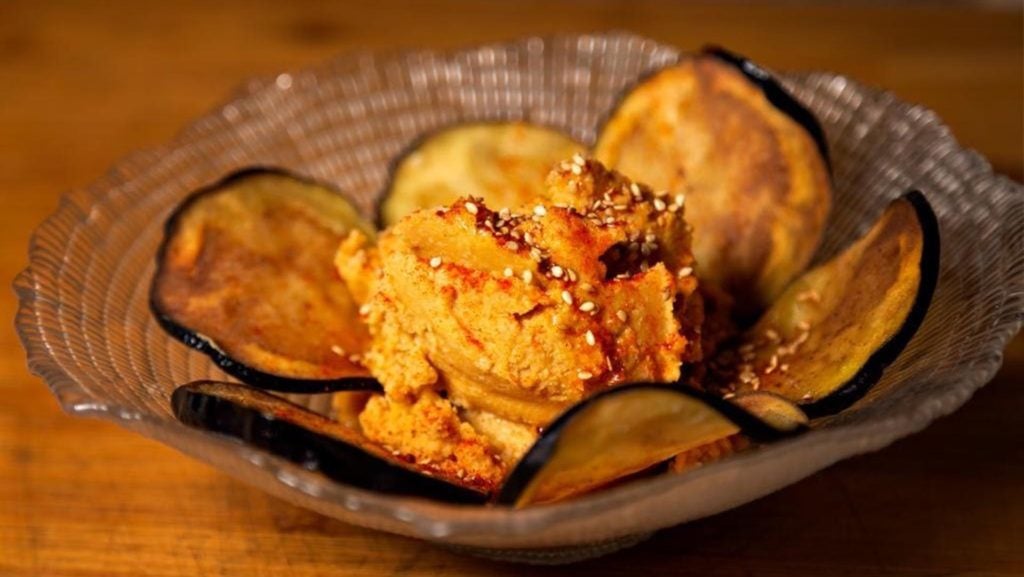 elaljibeberenjenas. La tradición andaluza y árabe se unen en el Aljibe, en Arcos. | Foto: Cedida.