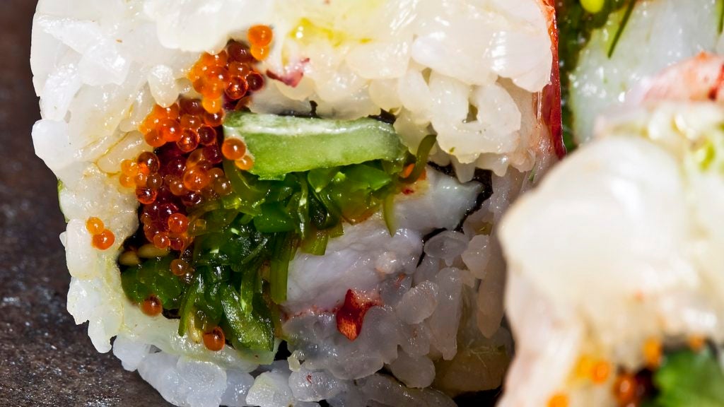 maki de bogavante en 99 sushi bar marbella. 