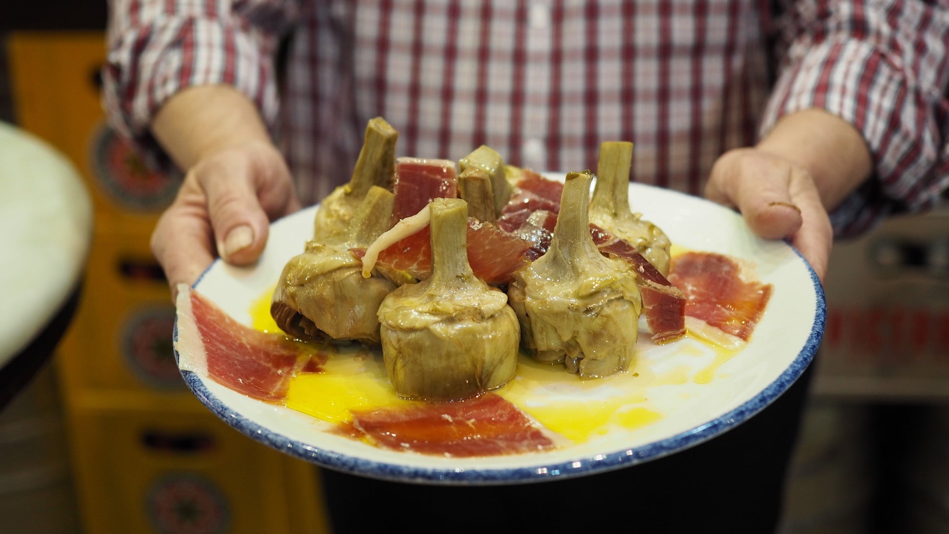 Los secretos de... Las alcachofas confitadas en aceite de oliva de Mesón Mariano
