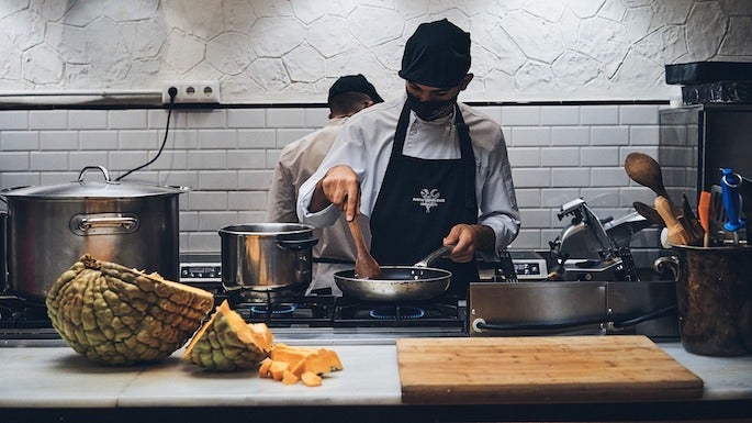 Cocina para un mundo mejor: Así es la receta con la que la escuela El Golimbreo combate la discriminación social