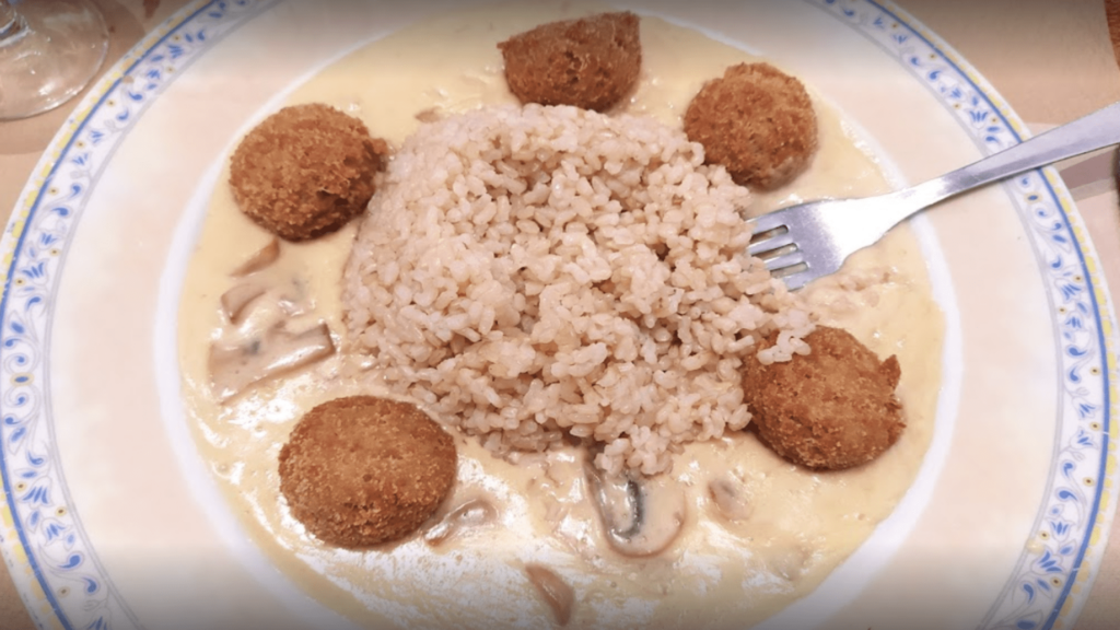 albondigasconsalsadechampiñones. 