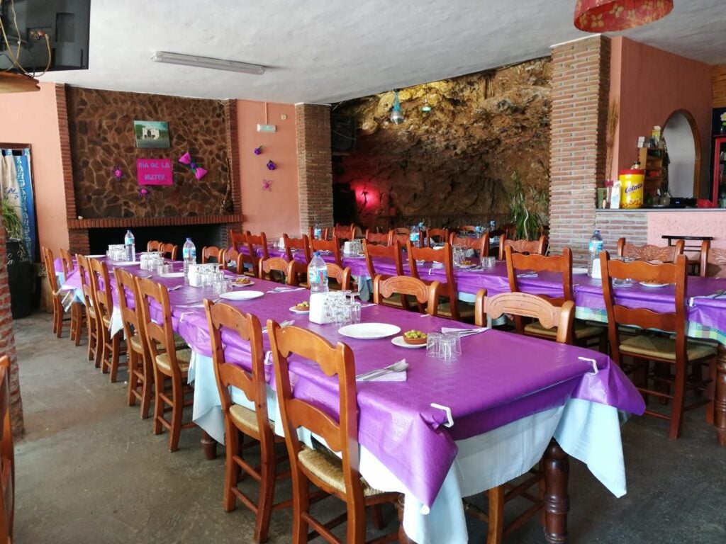 53853892_352161315641342_9073541080531599360_n. 