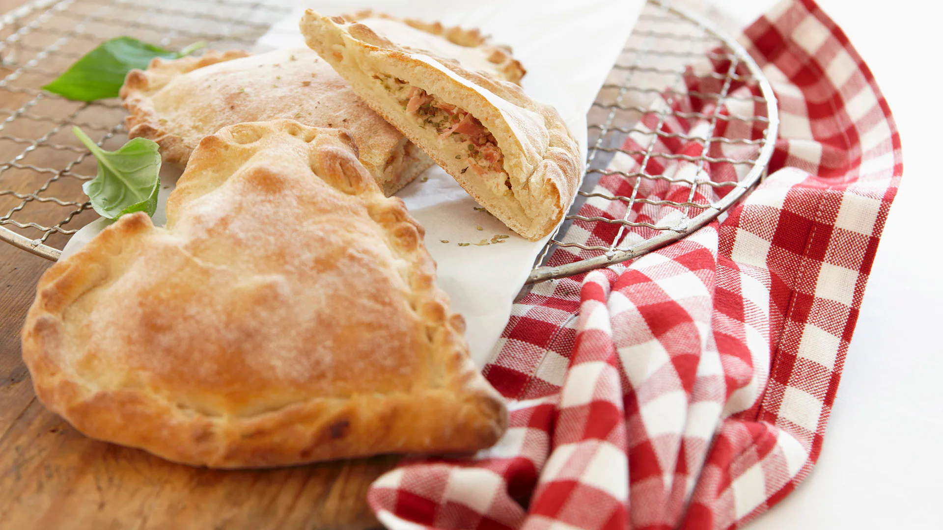 Calzone de carne y queso Gurm