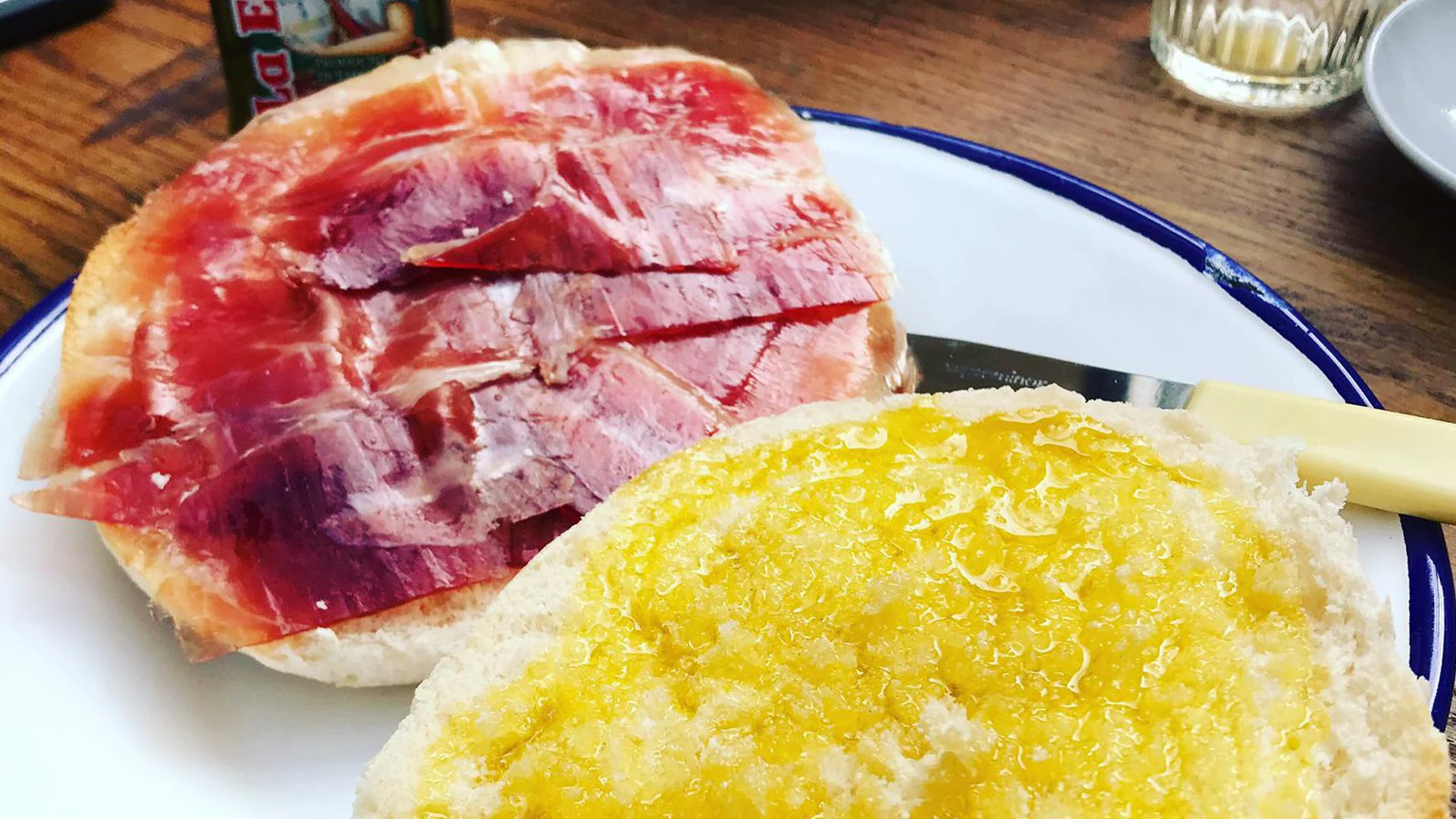 Desayunos pata negra: Tostadas con jamón-jamón al corte