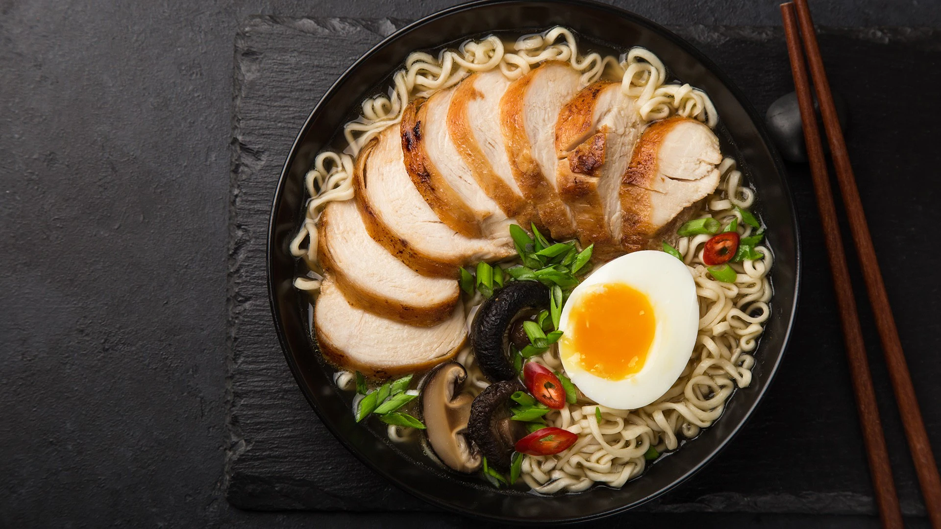 Infrarrojo densidad Velocidad supersónica Ramen con pollo: una receta sencilla para probar la cocina japonesa - Gurmé