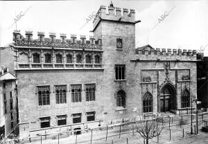 Fachada principal de La Lonja de Valencia